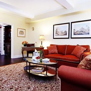 Classic One-Bedroom King Suite